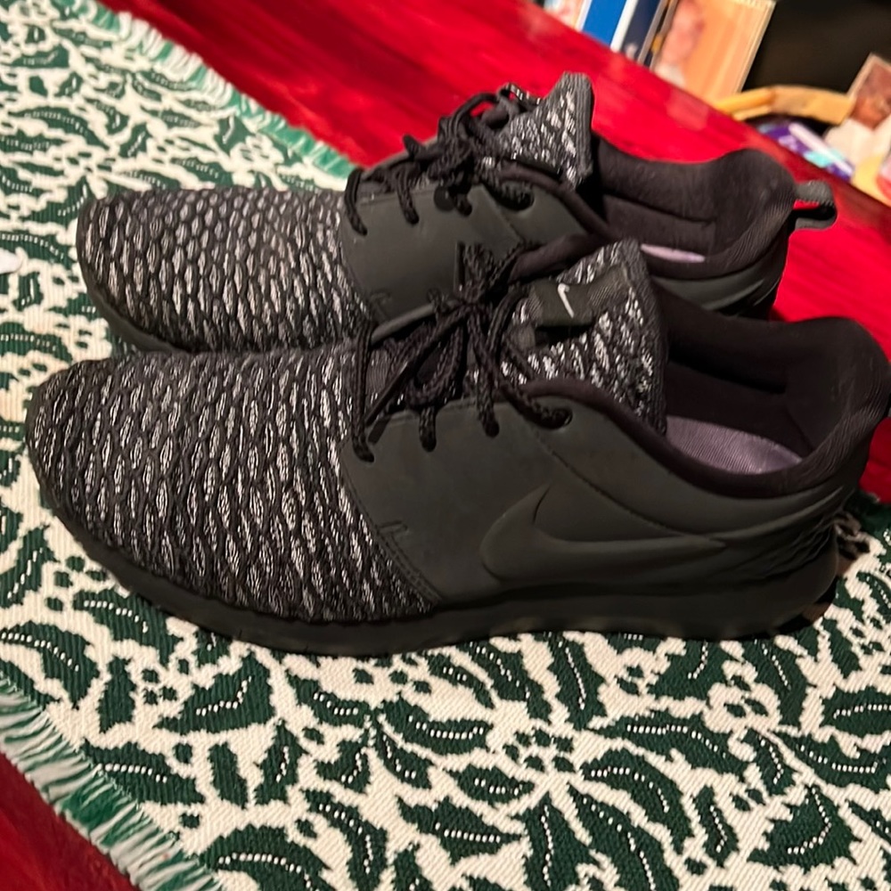 Nike Roshe run limited edition size 10.5 womens
